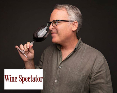 Otro de los cinco influencers del vino más importantes del mundo es James Suckling quien creo la revista Wine Spectator que es conocida a nivel mundial. Sus artículos y valoraciones son seguidas por numerosas personas de la industria del vino y por consumidores.