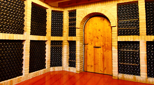 Malón de Echaide dispone de una gran diversidad de vinos. Siendo objetivos principales de la bodega la calidad y la satisfacción del consumidor final.
